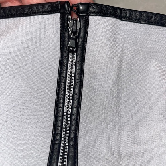 EUC Club Monaco Leather Trimmed Mini Skirt - Picture 6 of 7